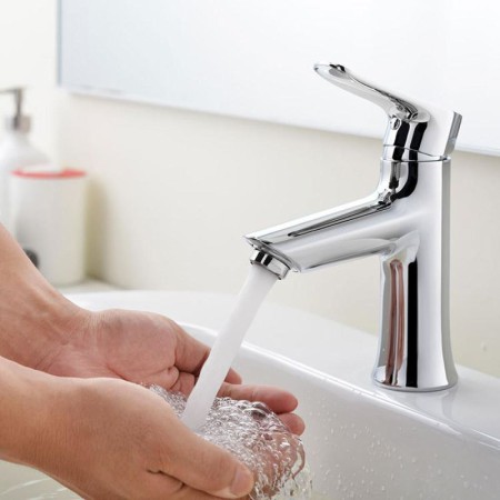 Countertop Faucet with Single Lever Basin Mixer Tap in Chrome Color